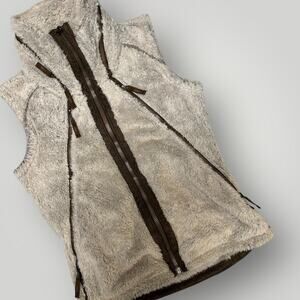 KÜHL Women’s Fleece Vest – Size Medium – Soft Plush Zip Up Outdoor Layer W06